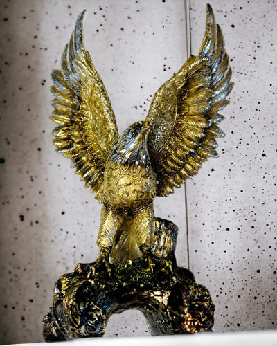 Statuette "Goldener Adler" mit Personalisierungsoption - Dekoration aus Harz
