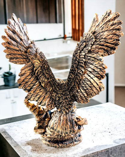 "Władca Wiatrów" - Retro-Adlerskulptur im Vintage-Stil mit Gravuroption