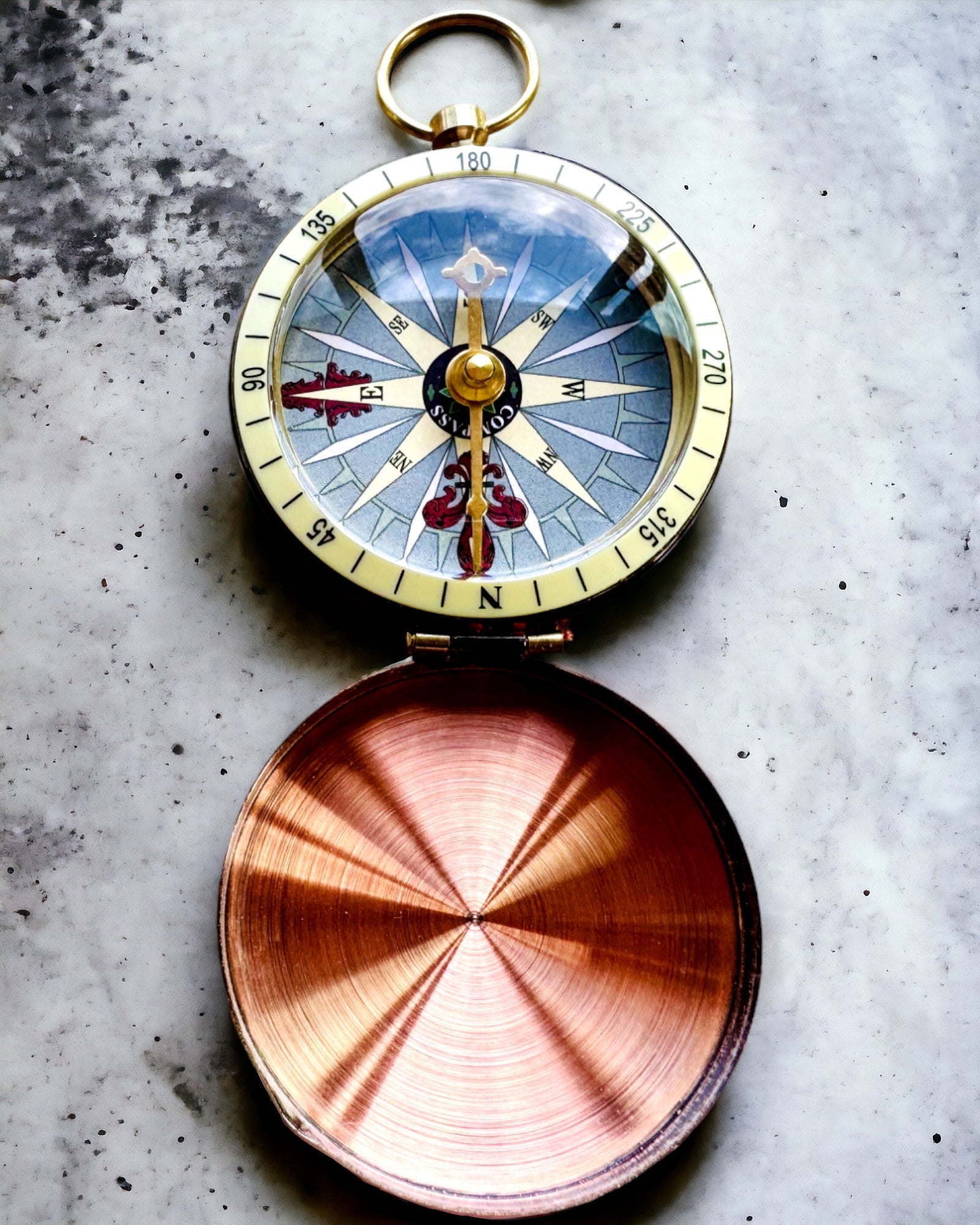 Kompass Roségold - Navigationsgerät im Retro-Stil – tragbares und präzises Instrument zur Richtungsbestimmung für Reisende und Entdecker. Gravur, Personalisierung.
