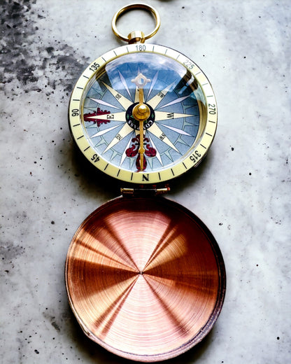Kompass Roségold - Navigationsgerät im Retro-Stil – tragbares und präzises Instrument zur Richtungsbestimmung für Reisende und Entdecker. Gravur, Personalisierung.