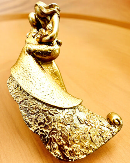 Figur "Ewige Liebe" in Gold - 11 cm, Kleine Dekorationsfigur mit Gravuroption