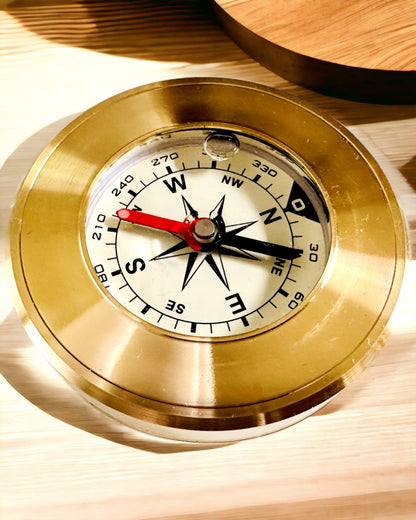 Navigationskompass mit Gravurmöglichkeit, Messing, Klassisches Design – 5 cm