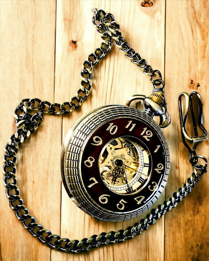 Taschenuhr mit sichtbarem Uhrwerk – Personalisierungsoption durch Gravur