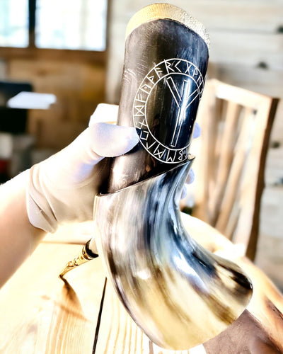 Hornbecher "Viking Valor" - Handgraviert, Premium Qualität - 4 Varianten zur Auswahl