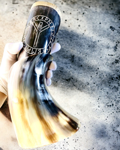 Hornbecher "Viking Valor" - Handgraviert, Premium Qualität - 4 Varianten zur Auswahl