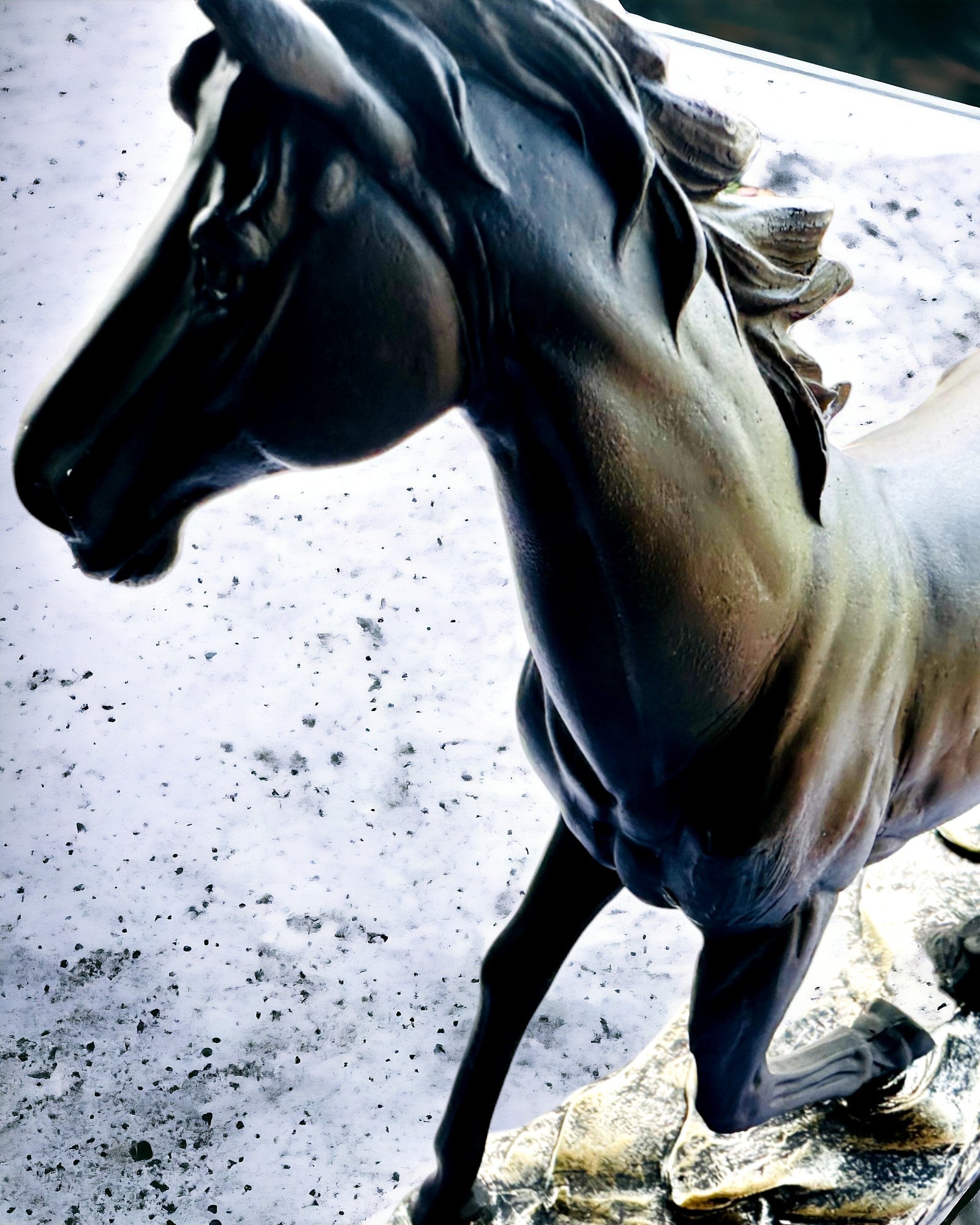 "Czarny Galop" - Elegante Pferdefigur mit Gravurmöglichkeit