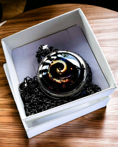 Taschenuhr "Galactic Eye" Personalisierung mit Gravur