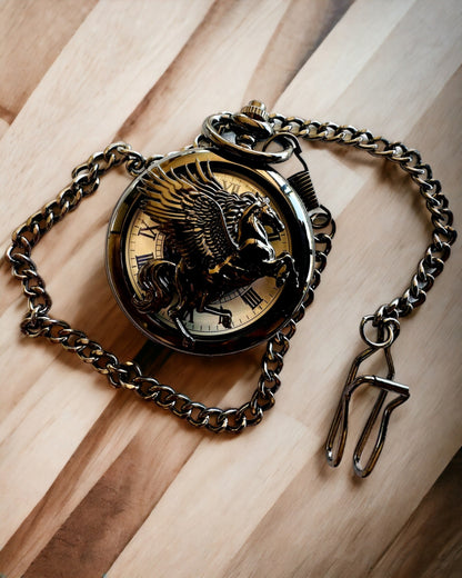 Taschenuhr "Equus Tempus" - Schwarz mit Pferdemotiv, personalisierbar mit Gravur - weißes Zifferblatt