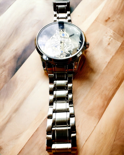 Elegante Herrenuhr KIMSDUN Prestige Transparentes Uhrwerk und Sportliche Eleganz, personalisierbar mit Gravur