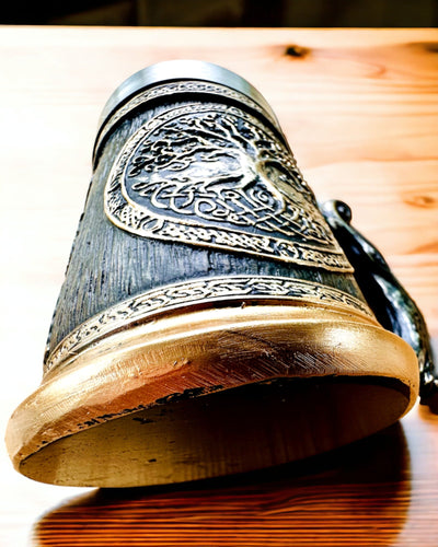 Nordischer Becher Weltenbaum - Meisterhafte Ausführung, 600 ml, Personalisierung mit Gravur möglich