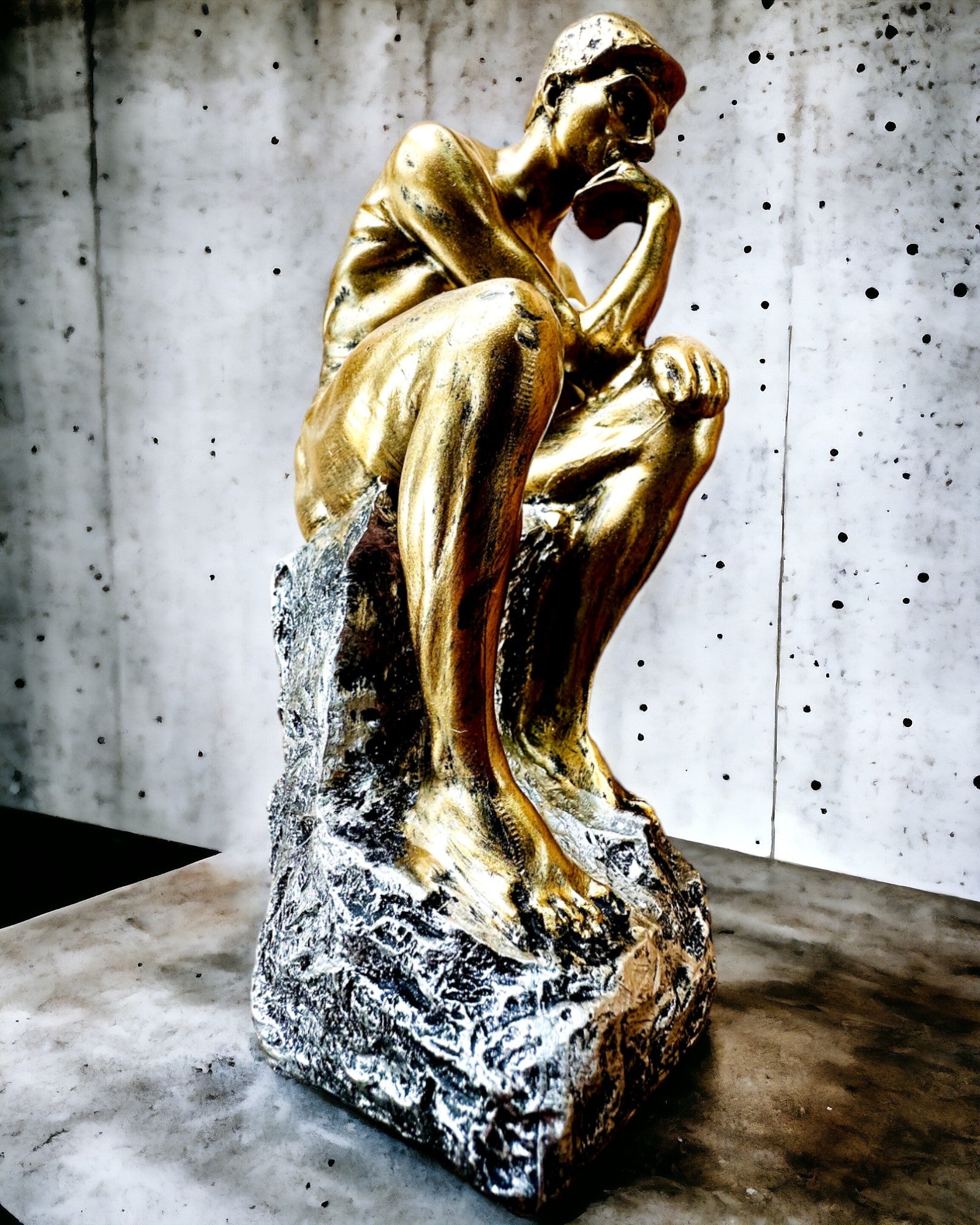Złoty Myśliciel - Figur aus Harz, Personalisierung mit Gravur