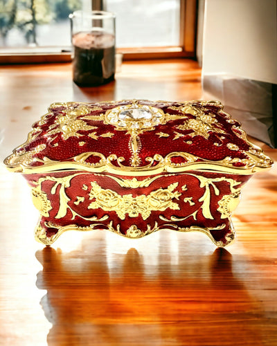 Schmuckkästchen, Organizer für Schmuck im Vintage-Stil – Metallische Schatzkiste mit dekorativen Elementen