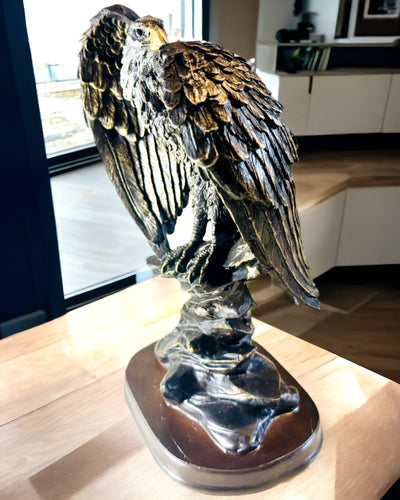 Dekorative Statue "Fliegender Adler" – Majestätisches Symbol für Stärke und Freiheit