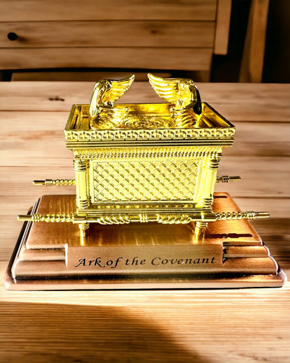 Vergoldete Replik der Bundeslade – Dekorative Arche-Statue aus Kupfer in Größe XL 28x15,6x20 cm