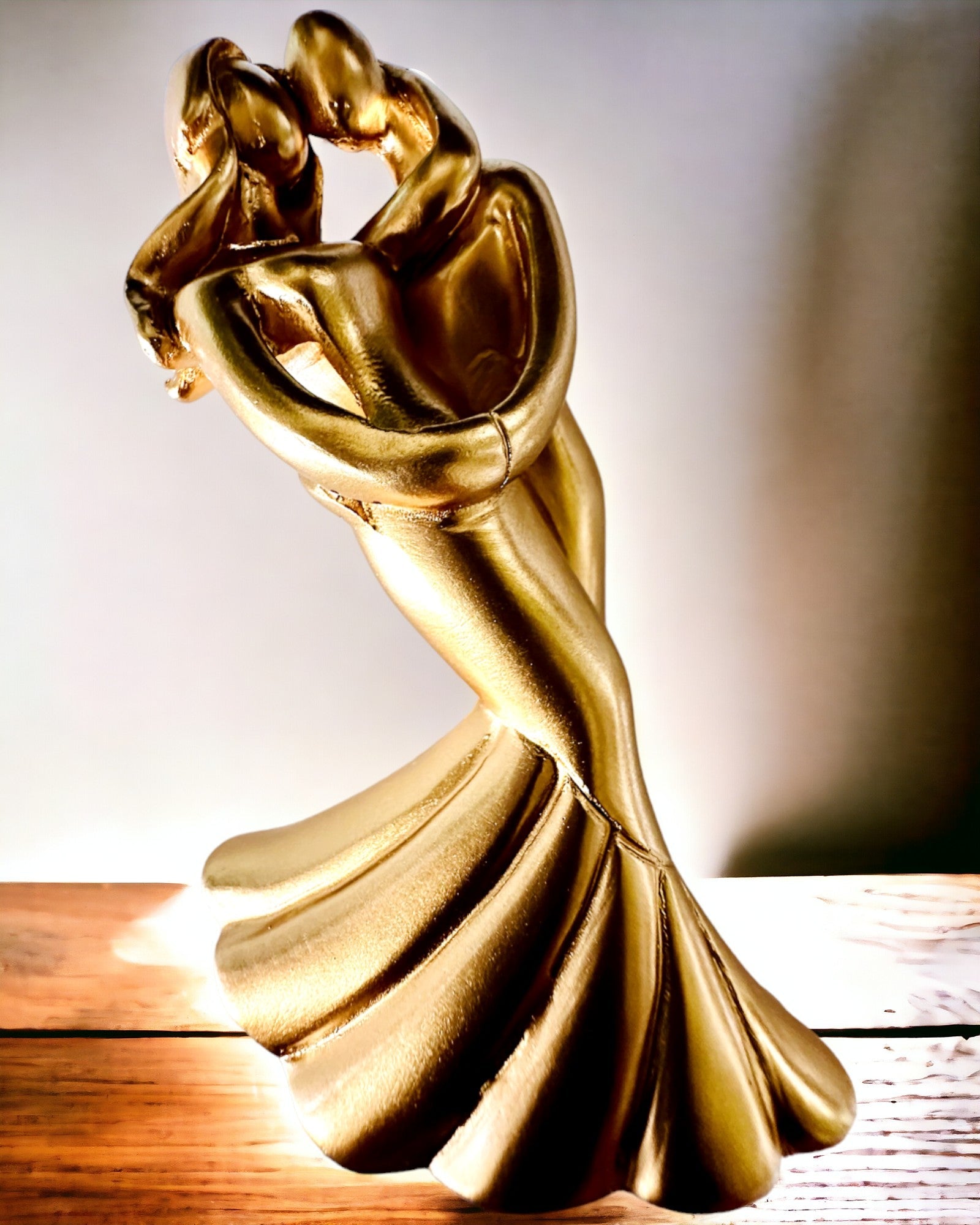 Goldener Tanz der Liebe - Kleine Dekorationsfigur mit Gravuroption