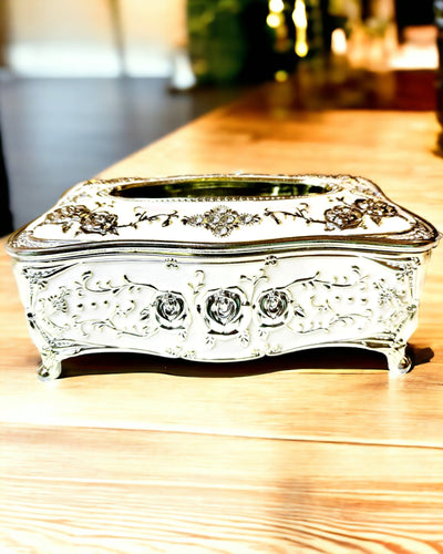 Taschentuchbox mit geprägtem Rosenmuster - Elegantes Wohnaccessoire, weiß