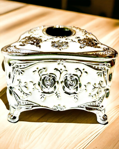 Taschentuchbox mit geprägtem Rosenmuster - Elegantes Wohnaccessoire, weiß