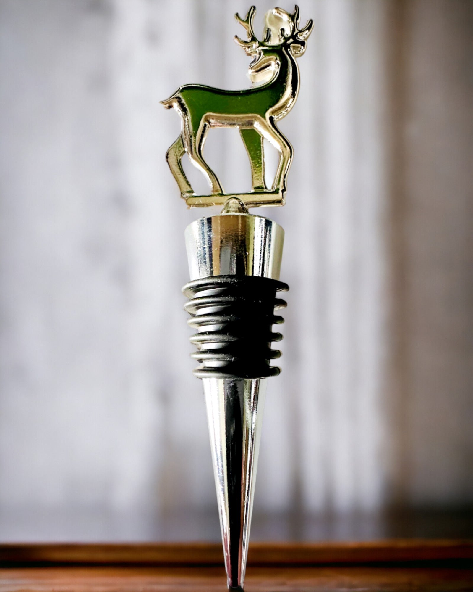 Exklusiver Metall-Weinverschluss mit Hirsch - Elegant und funktional, personalisierbar mit Gravur