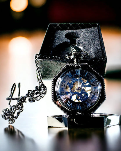 Klassische achteckige mechanische Taschenuhr im Steampunk-Stil in Schwarz, Gravur