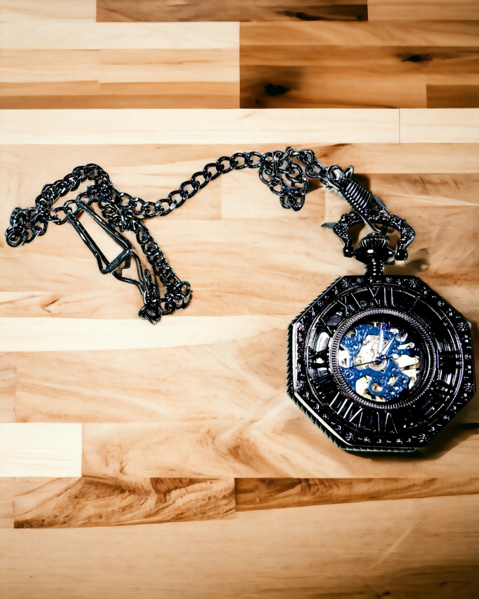 Klassische achteckige mechanische Taschenuhr im Steampunk-Stil in Schwarz, Gravur