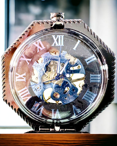 Klassische achteckige mechanische Taschenuhr im Steampunk-Stil in Schwarz, Gravur