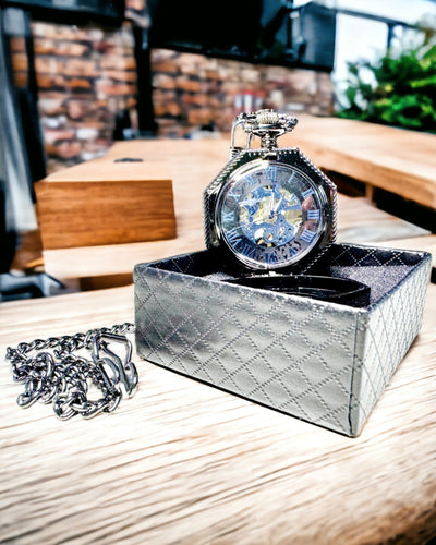 Klassische achteckige mechanische Taschenuhr im Steampunk-Stil in Schwarz, Gravur