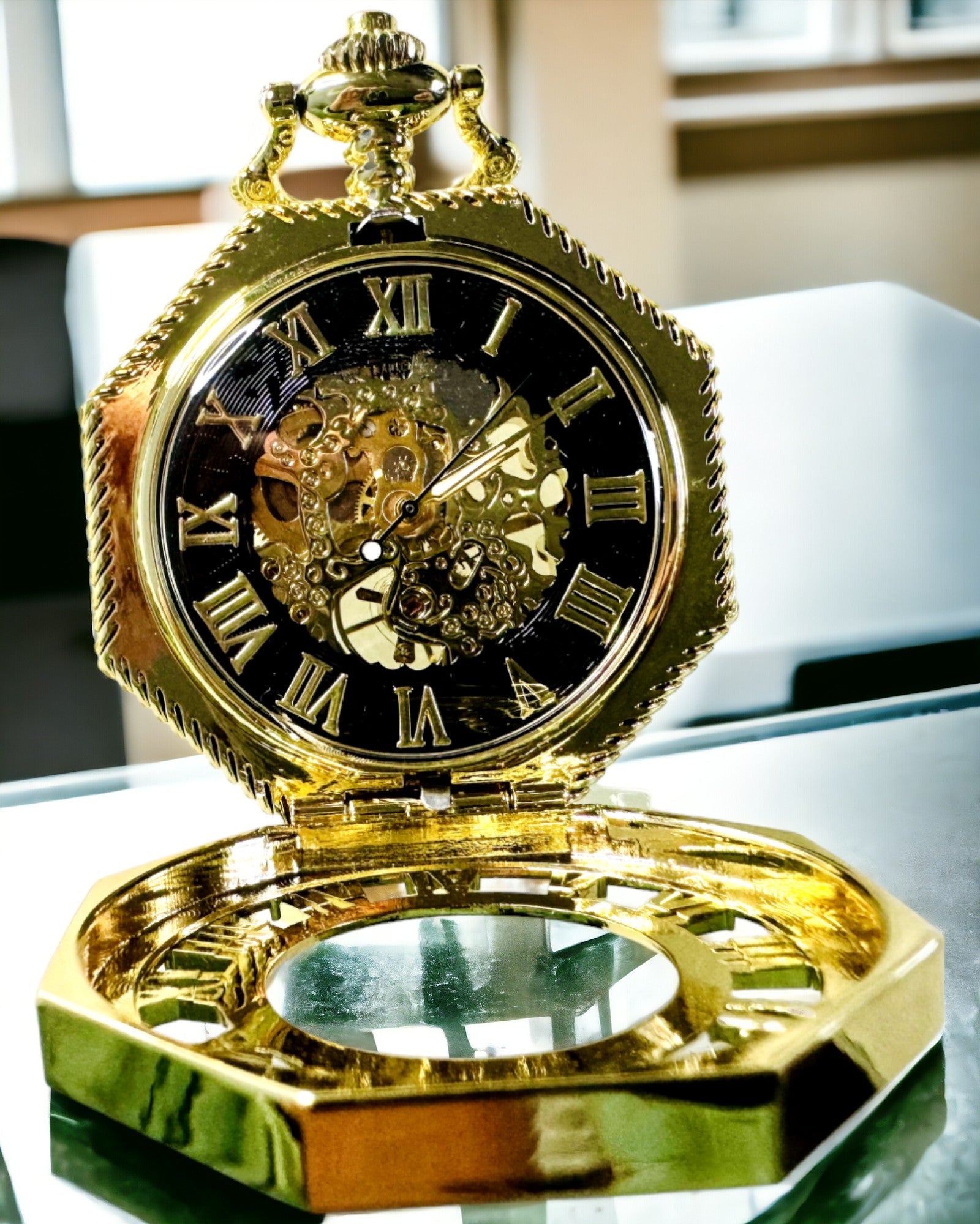 Exklusive Taschenuhr im Steampunk-Stil mit sichtbarem Uhrwerk auf dem Zifferblatt - Klassische Eleganz