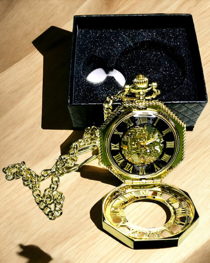 Exklusive Taschenuhr im Steampunk-Stil mit sichtbarem Uhrwerk auf dem Zifferblatt - Klassische Eleganz