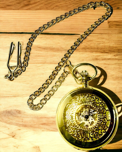 Retro Taschenuhr mit handaufgezogenem Mechanismus, goldene Farbe mit römischer Skala und leuchtendem Zifferblatt, Vintage-Stil
