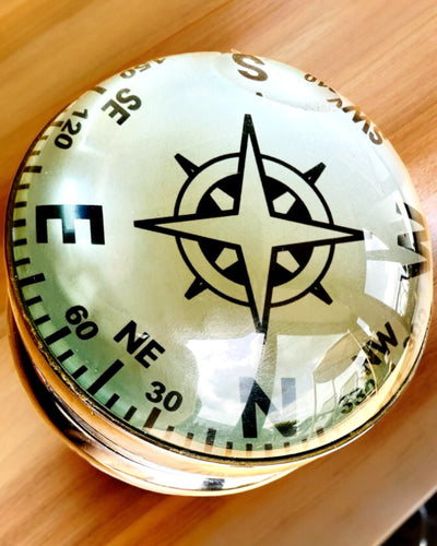 Bailey Compass Clock - Elegante Uhr mit Kompassmotiv und Gravurmöglichkeit