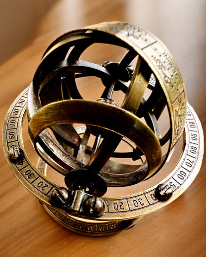 Astronomische Uhr „Kosmische Harmonie“ - Möglichkeit zur Personalisierung mit Gravur
