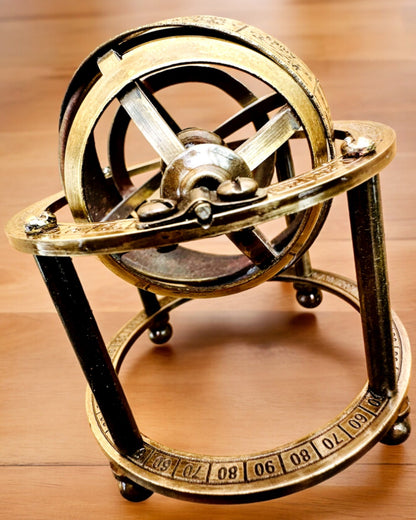 Astronomische Uhr „Kosmische Harmonie“ - Möglichkeit zur Personalisierung mit Gravur