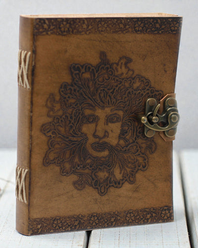 Sylva Spirit – Leder-Notizbuch Grünmann mit Metallverschluss