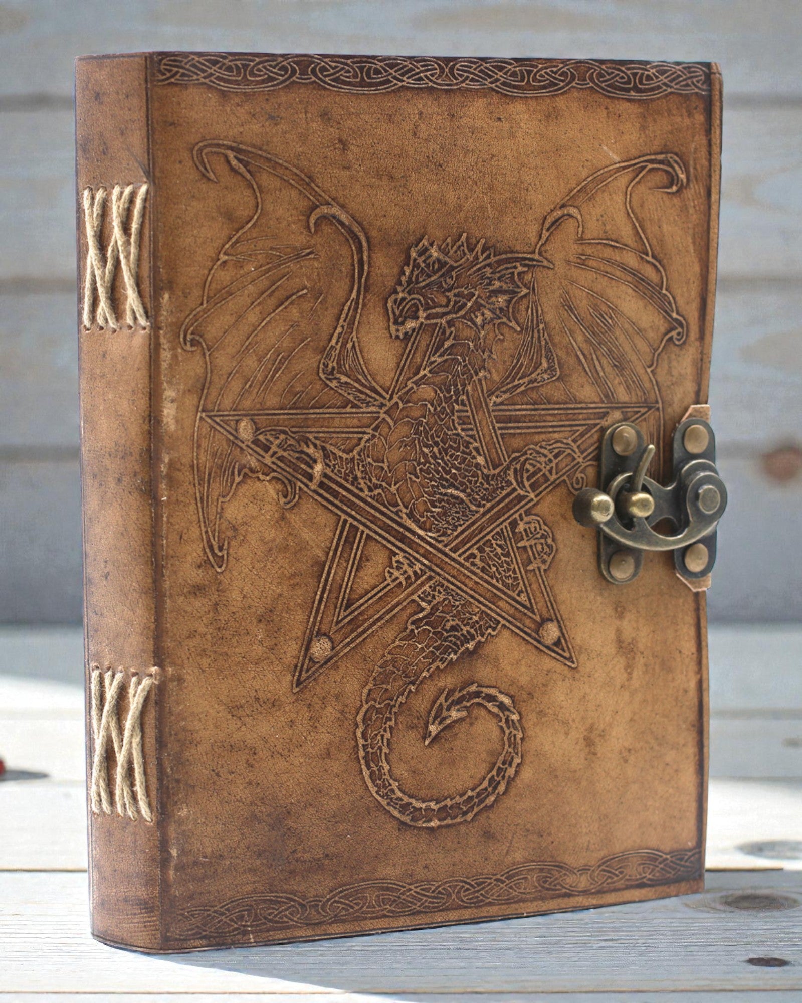Leder-Notizbuch Drachenwächter der Legenden – Handgeprägt 20 × 15 cm