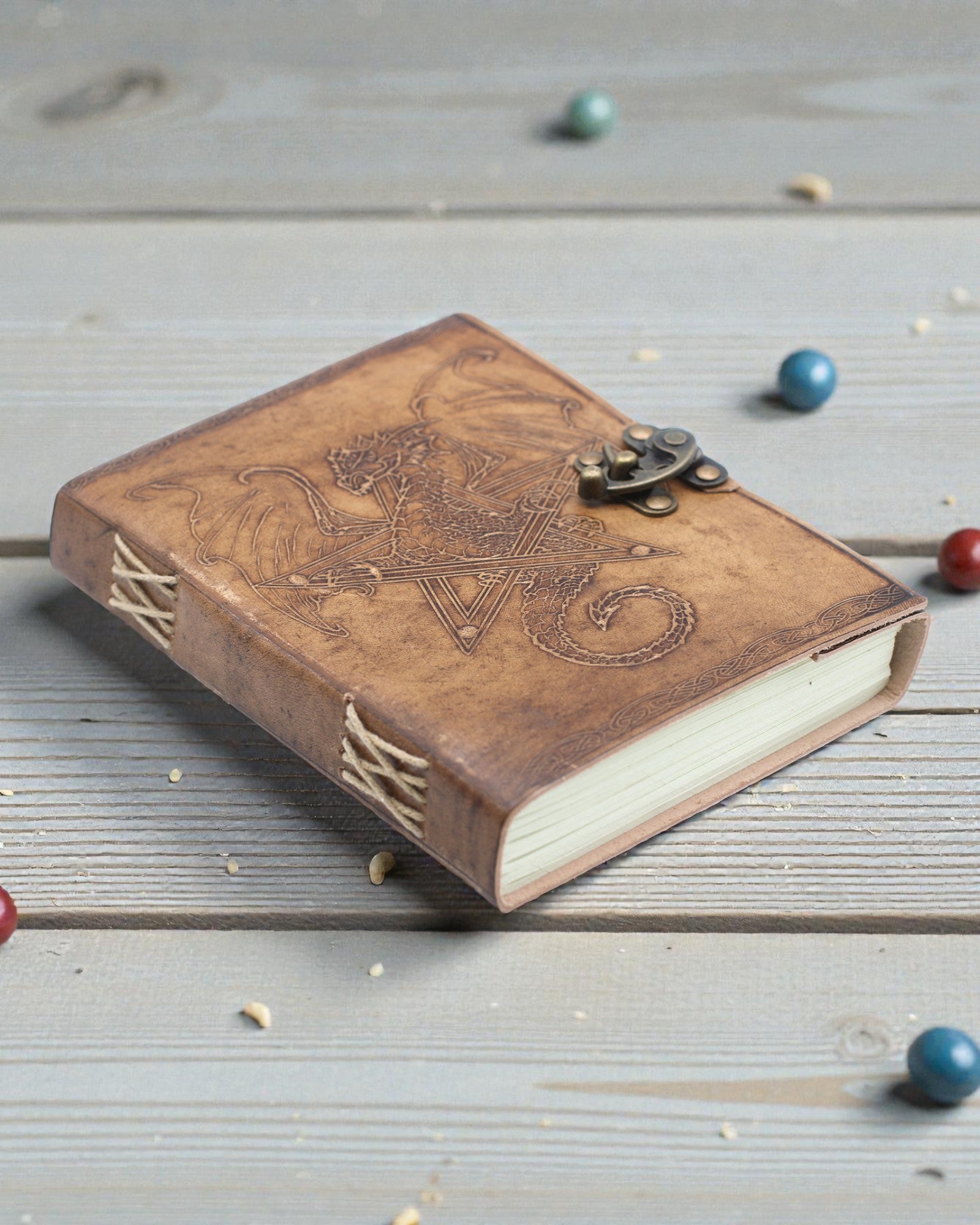 Leder-Notizbuch Drachenwächter der Legenden – Handgeprägt 20 × 15 cm