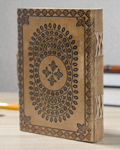 Mandala Harmonie – Ledernotizbuch mit geprägter Mandala