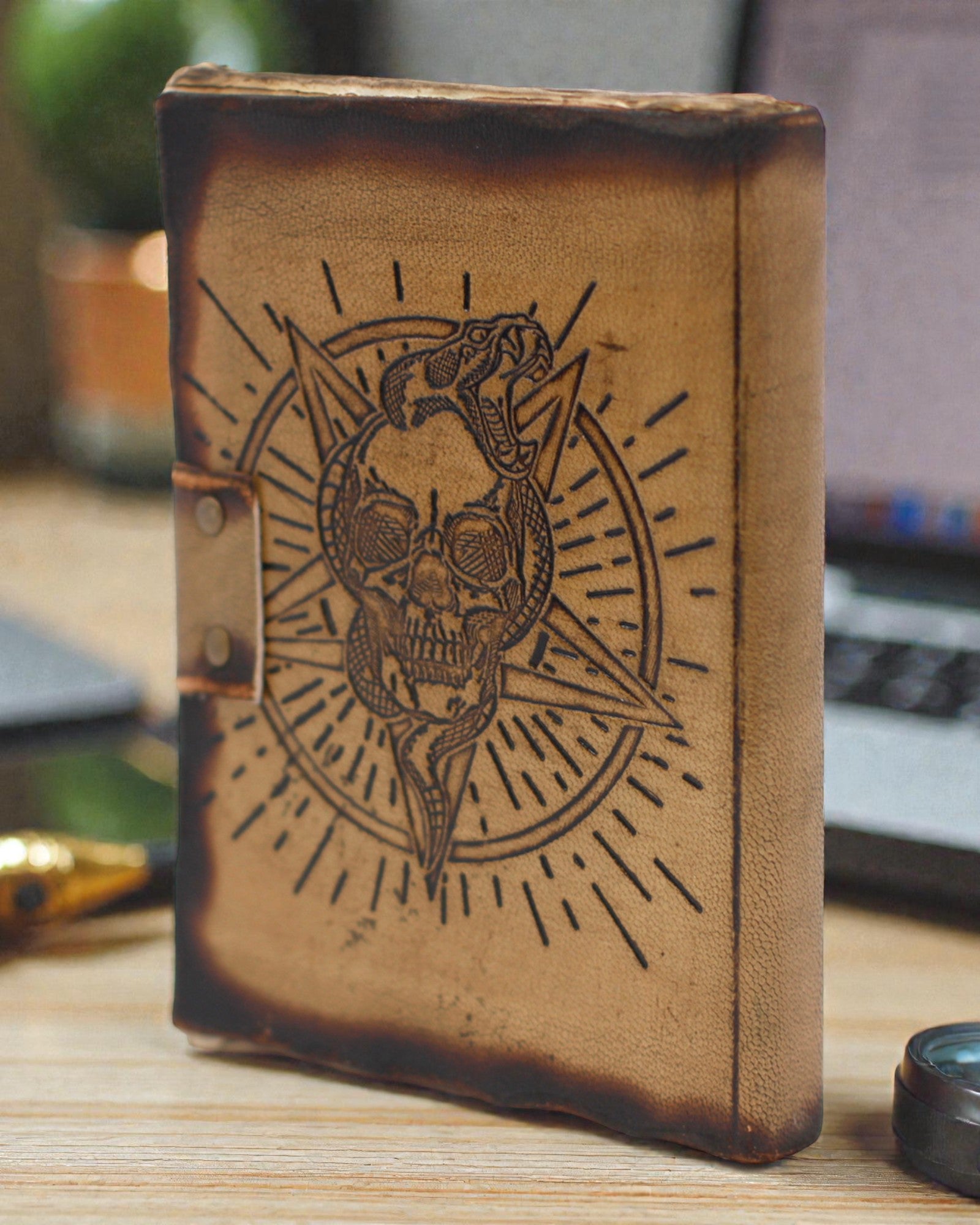 Noctis Sigil – Notizbuch aus Leder mit Pentagramm und Totenkopf