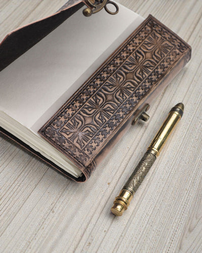 Leder-Notizbuch Lotus-Mandala Gelassenheit – esoterisches Tagebuch 17,5 × 12,5 cm