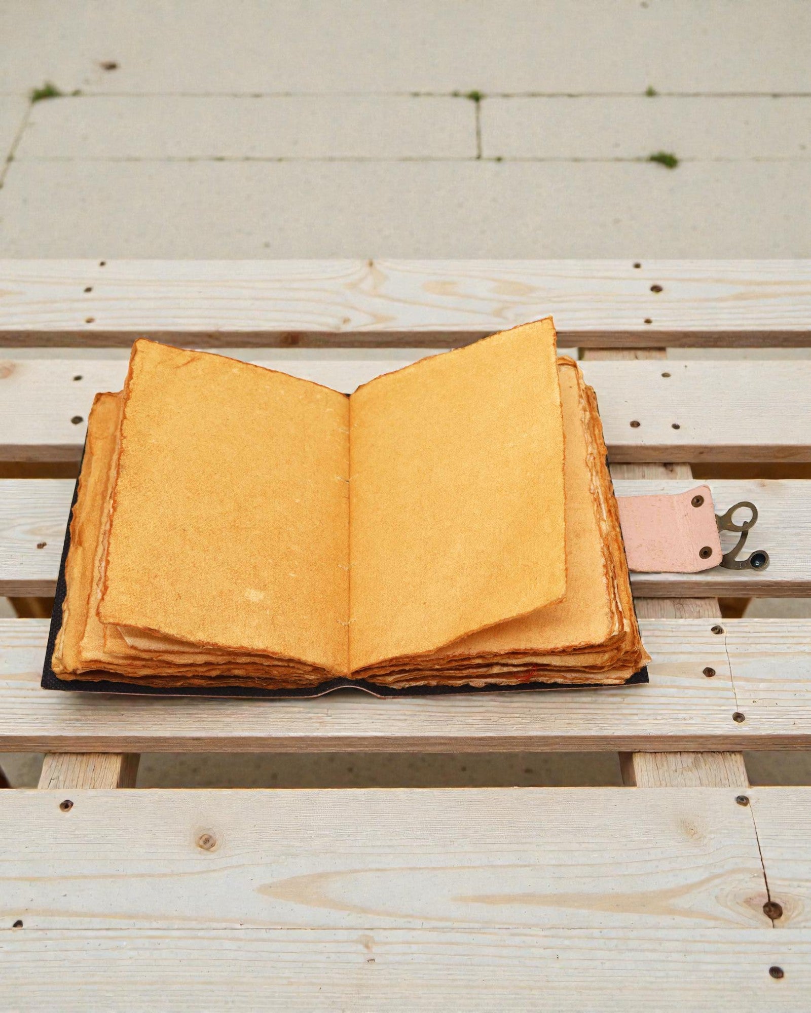 Leder-Notizbuch in 7 Chakrenfarben – Chakra-Tagebuch – 13 × 18 cm