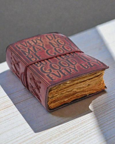 Dies Bona – Leder-Notizbuch: Nicht jeder Tag ist gut