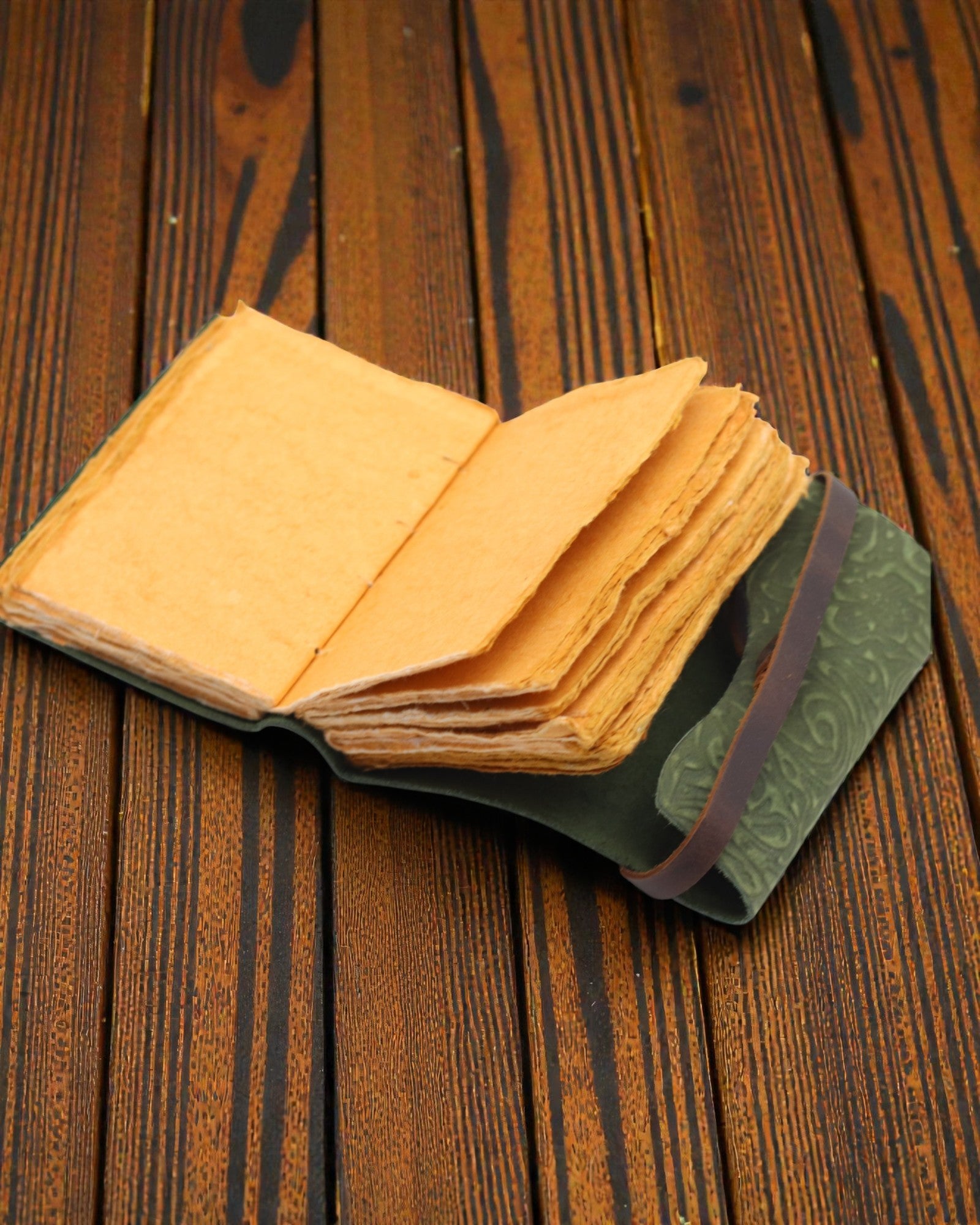 Green Maze Retro – Leder-Notizbuch mit gealterten Seiten 12,7 × 8,9 cm