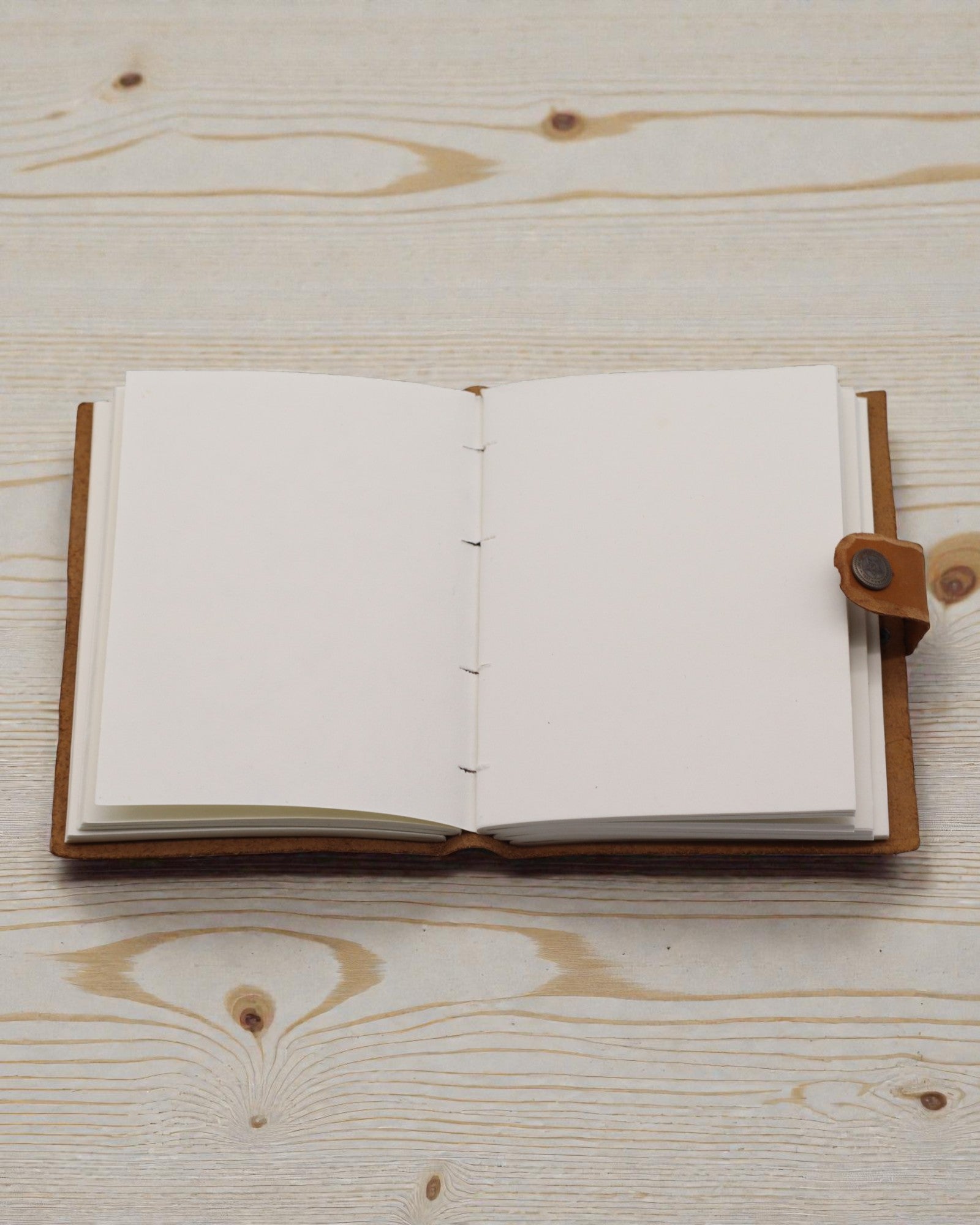 Leder-Notizbuch mit geprägten Blumen – braun (17,8 x 12,7 cm)