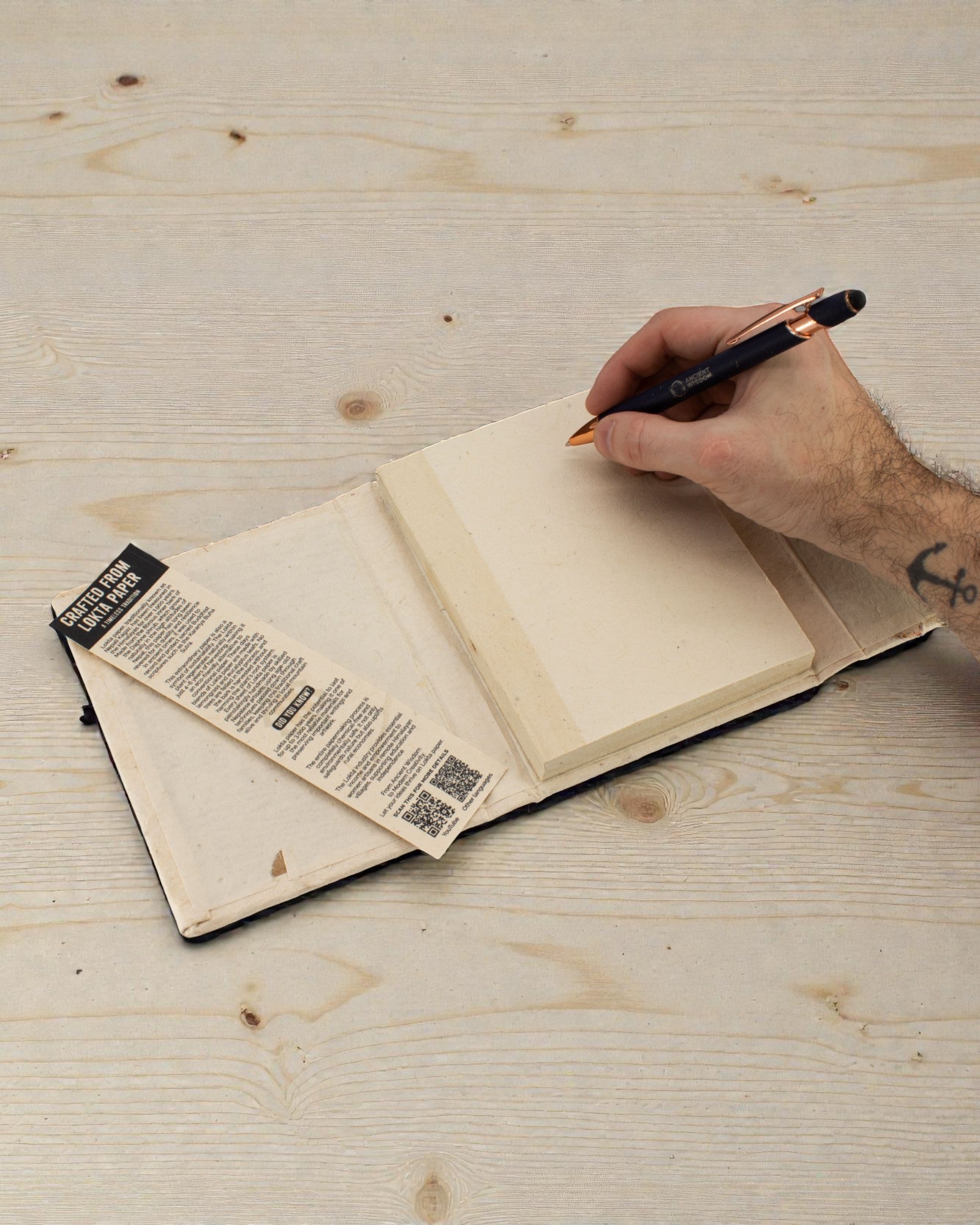 Mittleres Lokta-Notizbuch „Botanische Berührung“ – Getrocknete Blumen (45 Blätter, 15 x 12 cm)