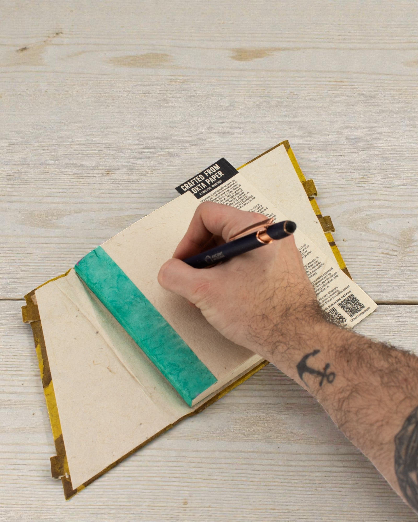 Mittleres Ellbogen-Notizbuch „Kräftige Blumen“ – Senfgelb (45 Blätter, 15 x 12 cm)