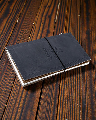 Handgefertigtes Leder-Notizbuch „Mein kleines schwarzes Buch“ – Nostalgisches Notizbuch mit Prägung (80 Seiten)