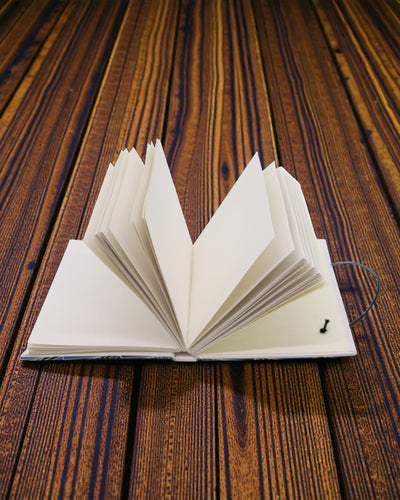 Wellen gemeinsam – kleines Notizbuch mit Band und Kokosknopf 18 × 12,5 cm, 200 Seiten