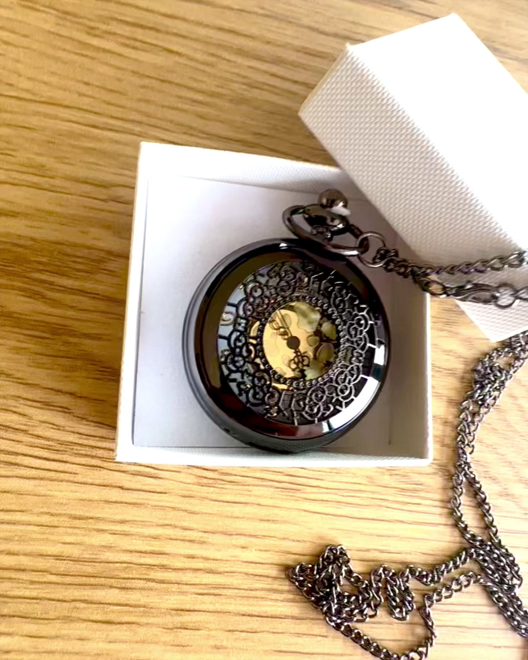 Schwarze Taschenuhr „Mitternacht Eleganz”, Personalisierung als Geschenk mit Gravur