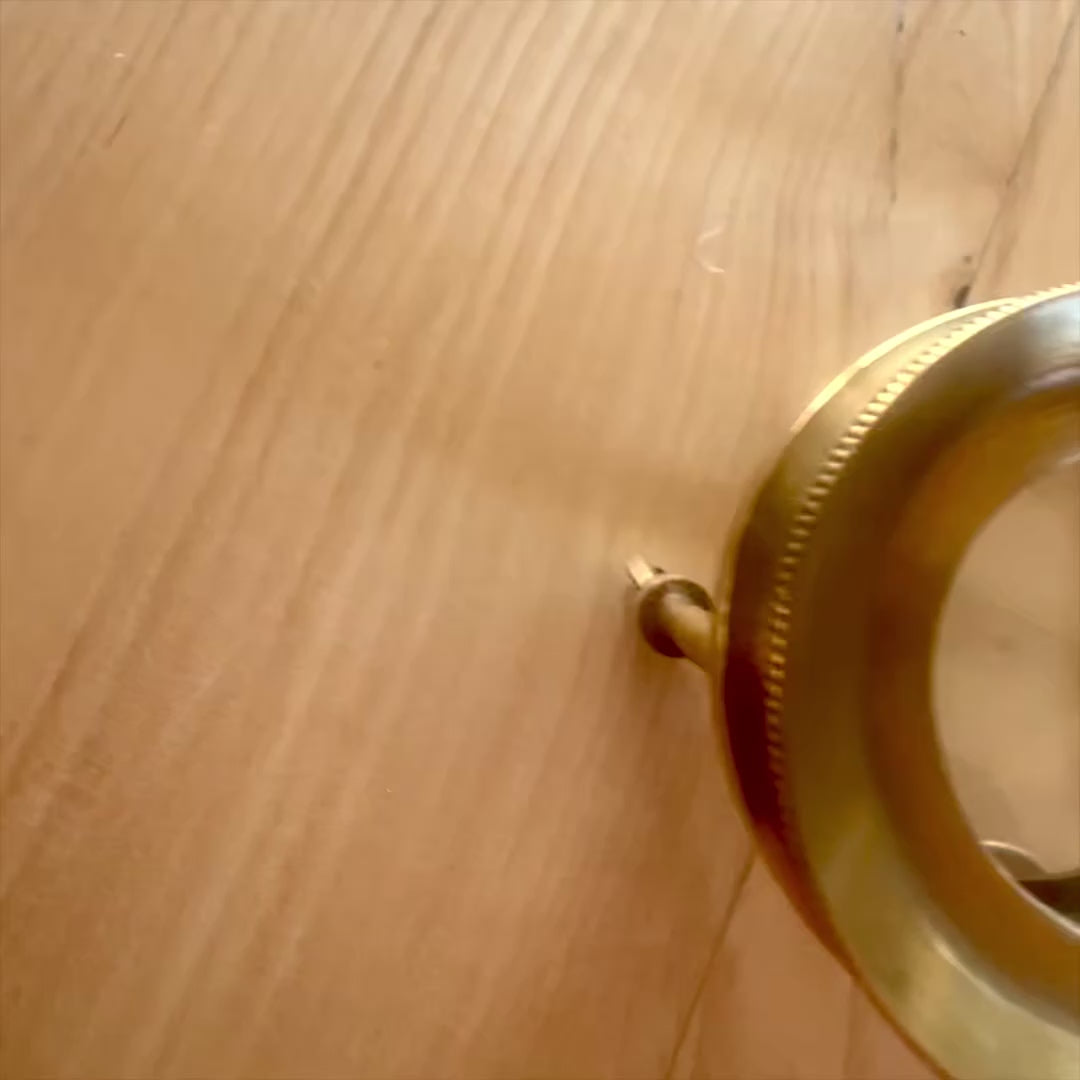 Dreibein-Lupe MAG-0015 mit Messinggehäuse, goldfarben, Gravurpersonalisierung möglich, ideales Geschenk für Juweliere und Philatelisten, Höhe 7 cm, Vergrößerung x3