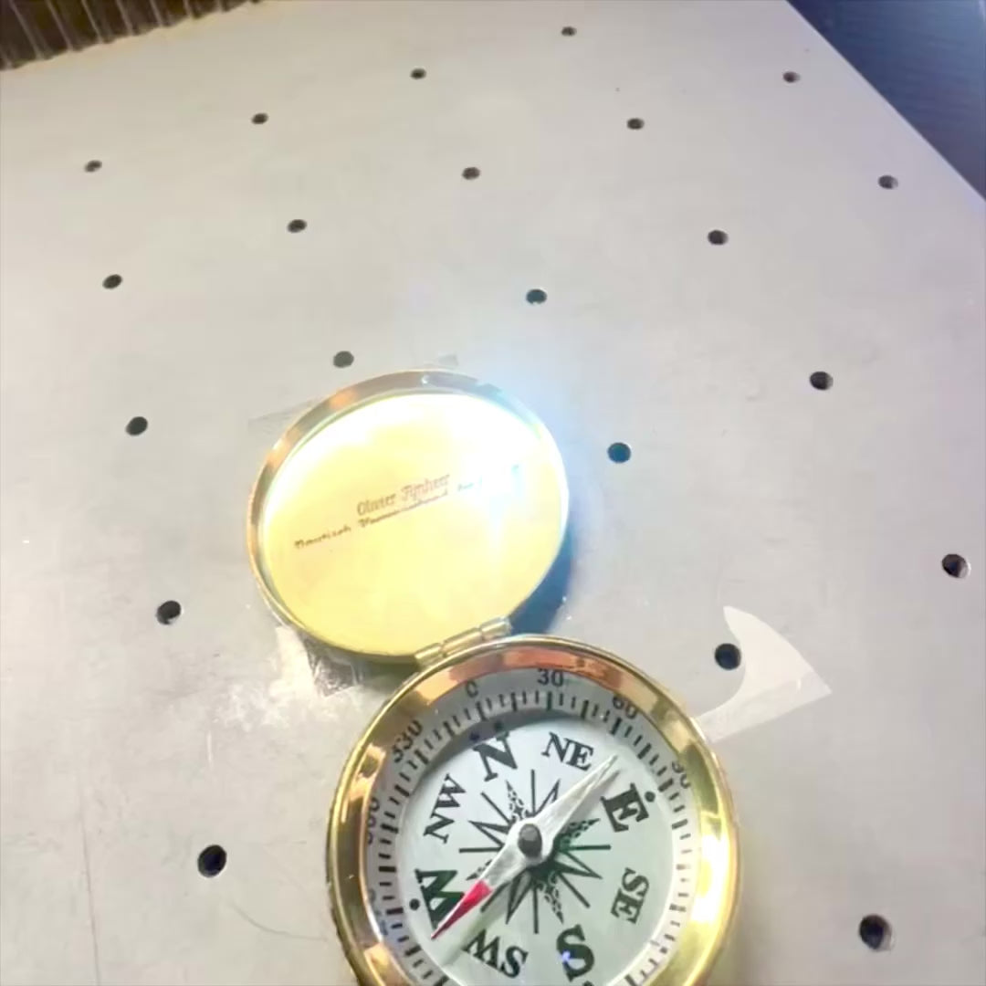 Retro-Messingkompass mit schließbarem Deckel, personalisierbare Gravur, ideal als Geschenk für Segler, Höhe 5 cm, maritimer Stil