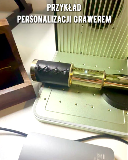 Reisebrille Paradies – Handwerk - Personalisierung mit Gravur